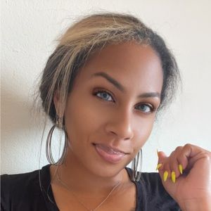 Meet your Posher, Emara